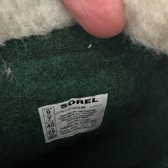Sorel women’s caribou 9, NWOT - Picture 2 of 4